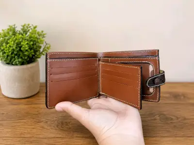 Billetera negra con compartimentos - miniatura 2