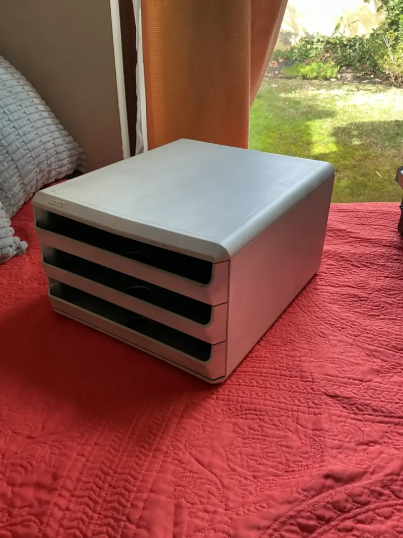 Organizador de papeles escritorio blanco - 1