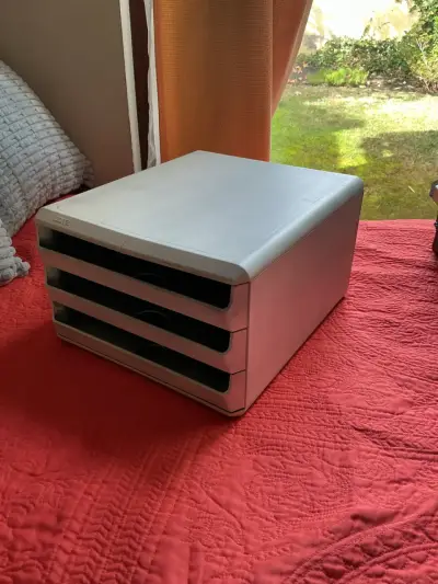 Organizador de papeles escritorio blanco - miniatura 1