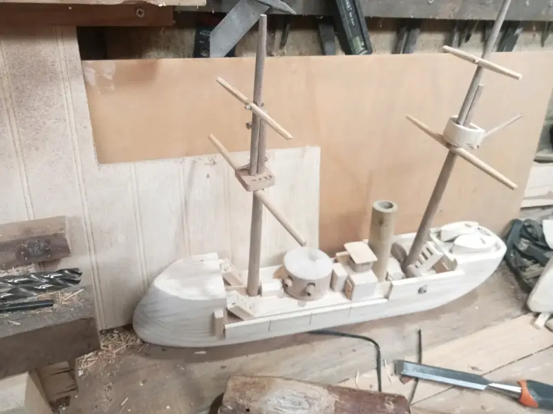 Maqueta de barco en madera
