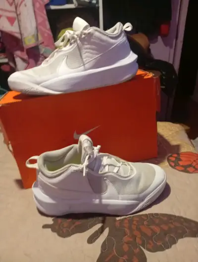 Zapatillas blancas deportivas - miniatura 3