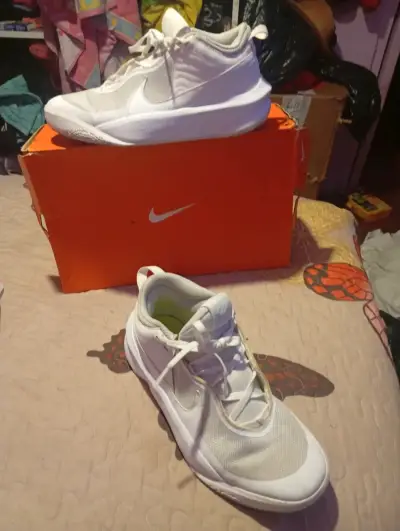 Zapatillas blancas deportivas - miniatura 4
