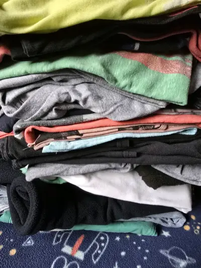 Lote de 31 prendas variadas - miniatura 1