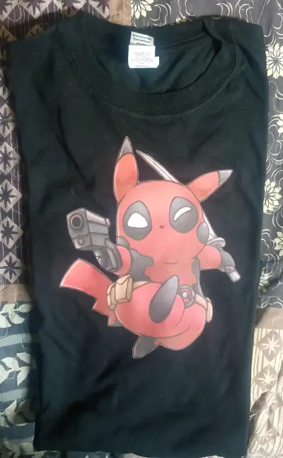 Polera negra con estampado - miniatura 4