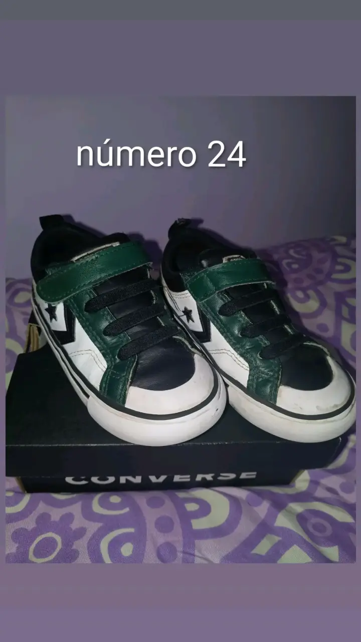Zapatillas Converse negras y verdes