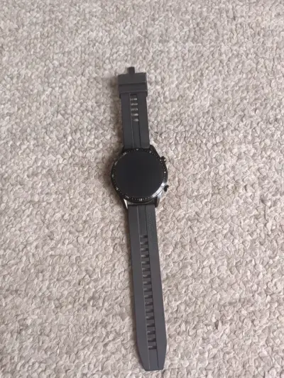 Smartwatch negro con monitor de ritmo cardíaco - miniatura 2
