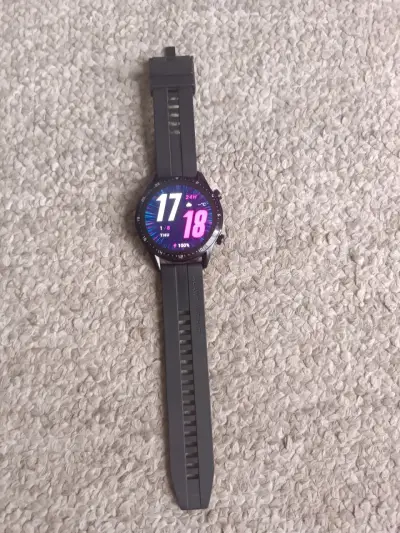 Smartwatch negro con monitor de ritmo cardíaco - miniatura 3