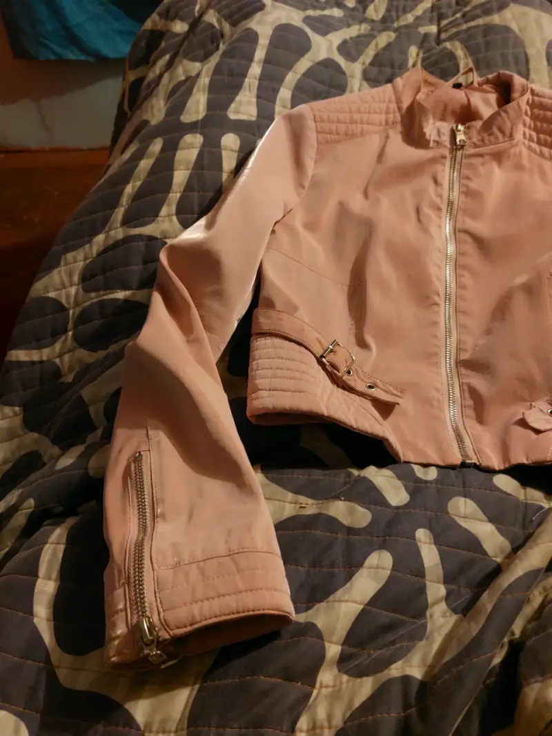 Chaqueta de cuero rosada - 3