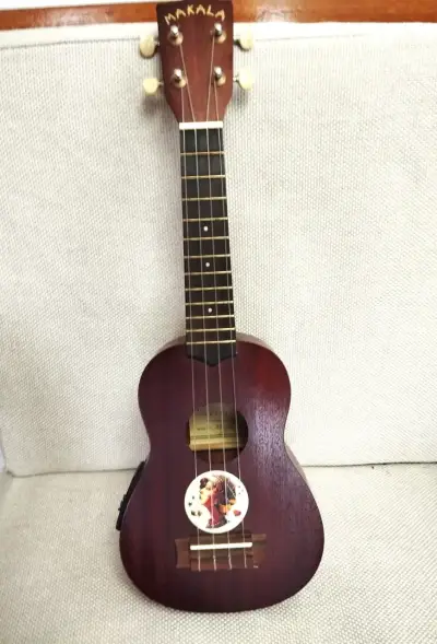Ukelele Mk-se Electroacústico Soprano + Funda - miniatura 1