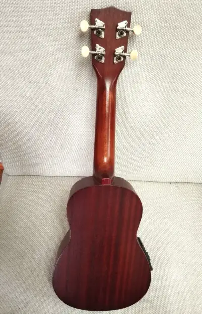 Ukelele Mk-se Electroacústico Soprano + Funda - miniatura 2