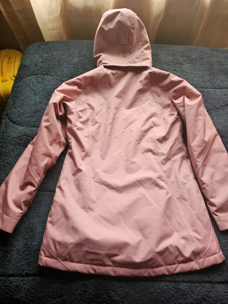 Chaqueta impermeable rosa con capucha - 2