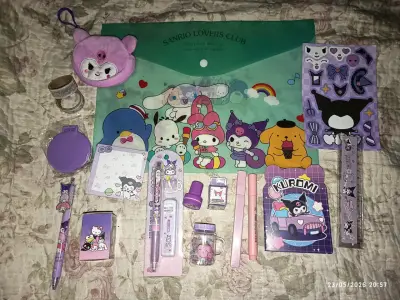 Set de papelería Sanrio variada - miniatura 1