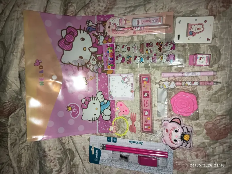 Set de papelería Sanrio variada - 5