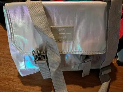Bolso Plateado muy versátil - miniatura 1