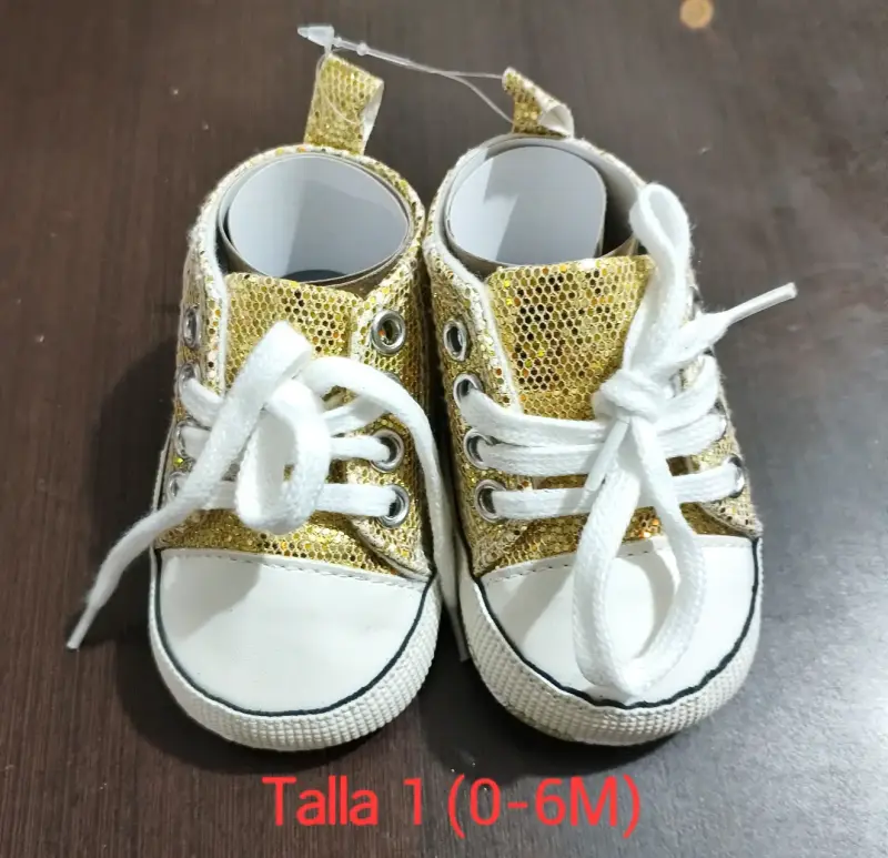 Zapatillas doradas para bebé - 1