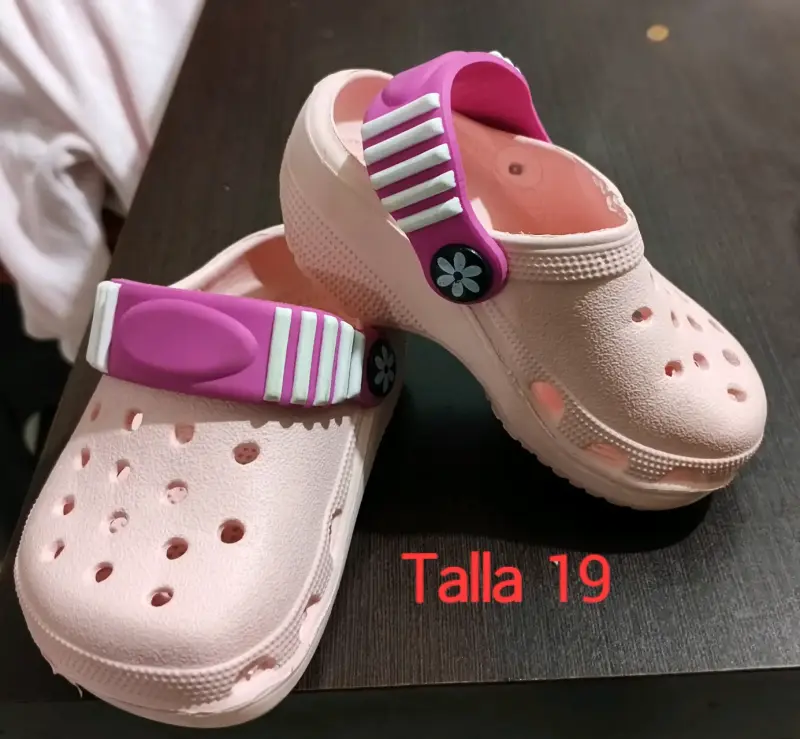 Zapatillas doradas para bebé - 2
