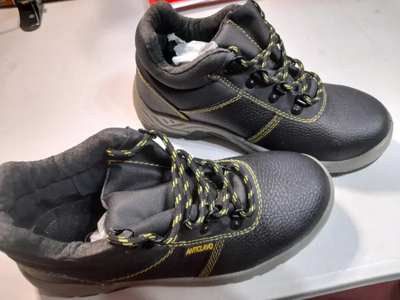 Zapatos de seguridad negros Anticlavo