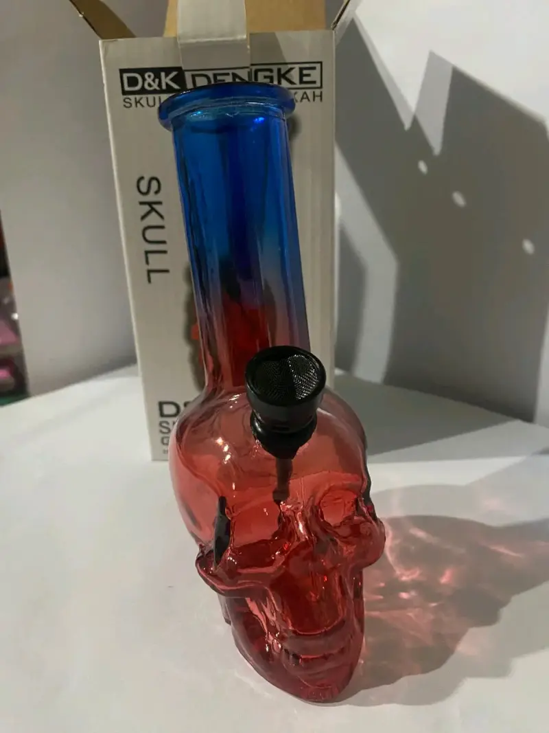 Bong de cristal con calavera - 1