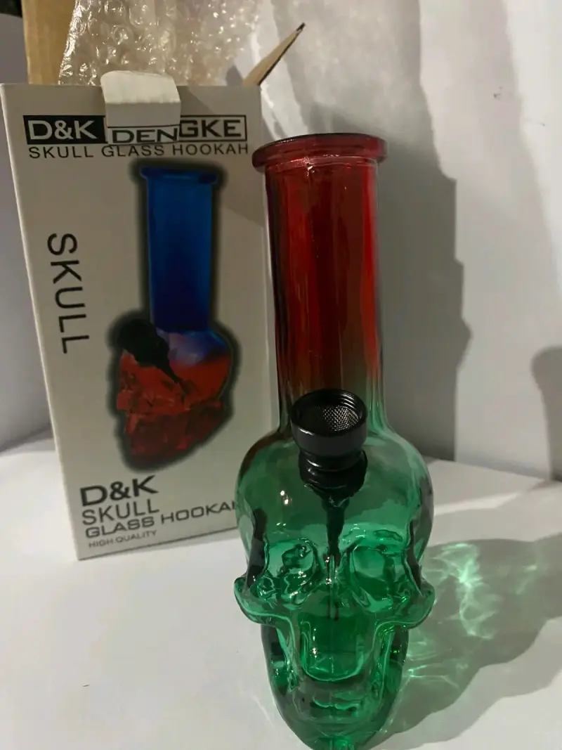Bong de cristal con calavera - 3