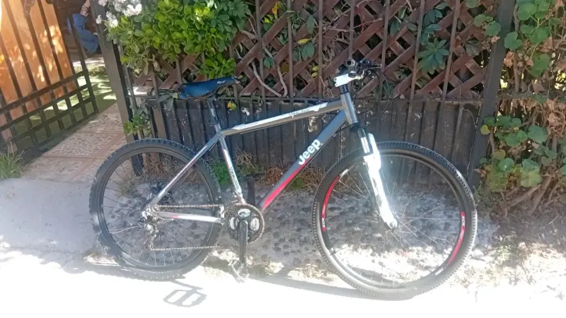Bicicleta Jeep montaña negra