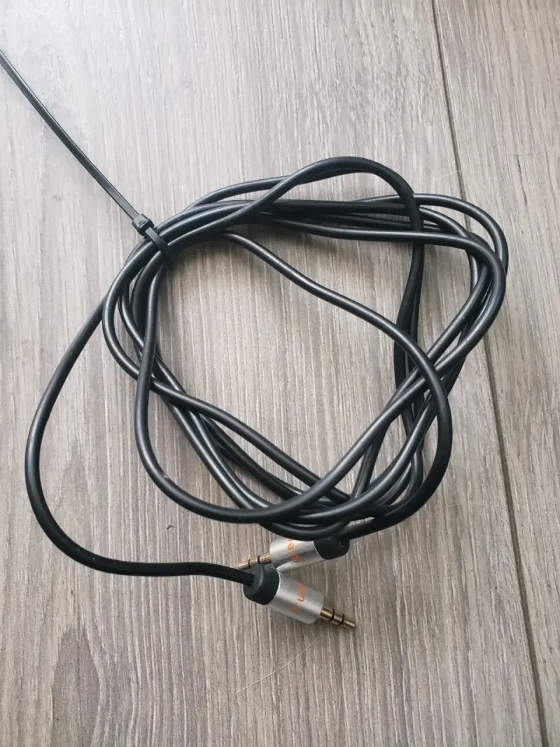 Cable de audio auxiliar jack 3.5mm macho/macho - 2