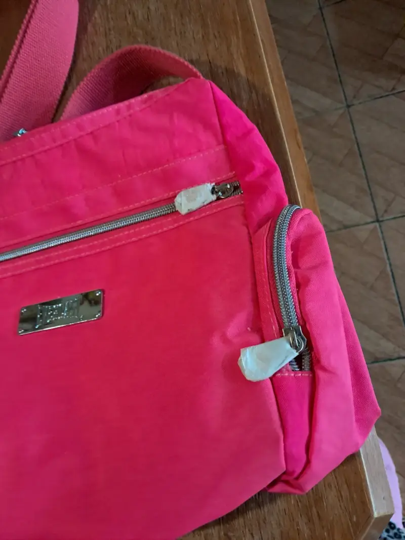 Hermoso Bolso Fucsia marca Everlast - 4
