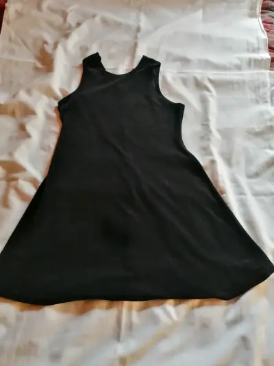 Vestido negro sin mangas - miniatura 1