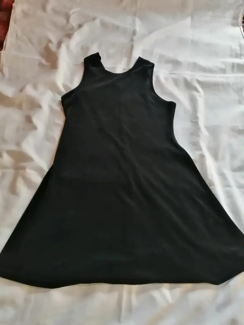 Vestido negro sin mangas - 3