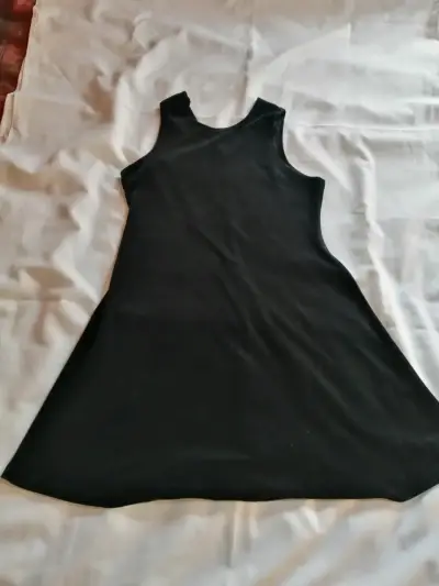 Vestido negro sin mangas - miniatura 4