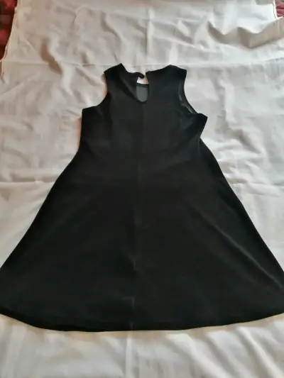 Vestido negro sin mangas - miniatura 5