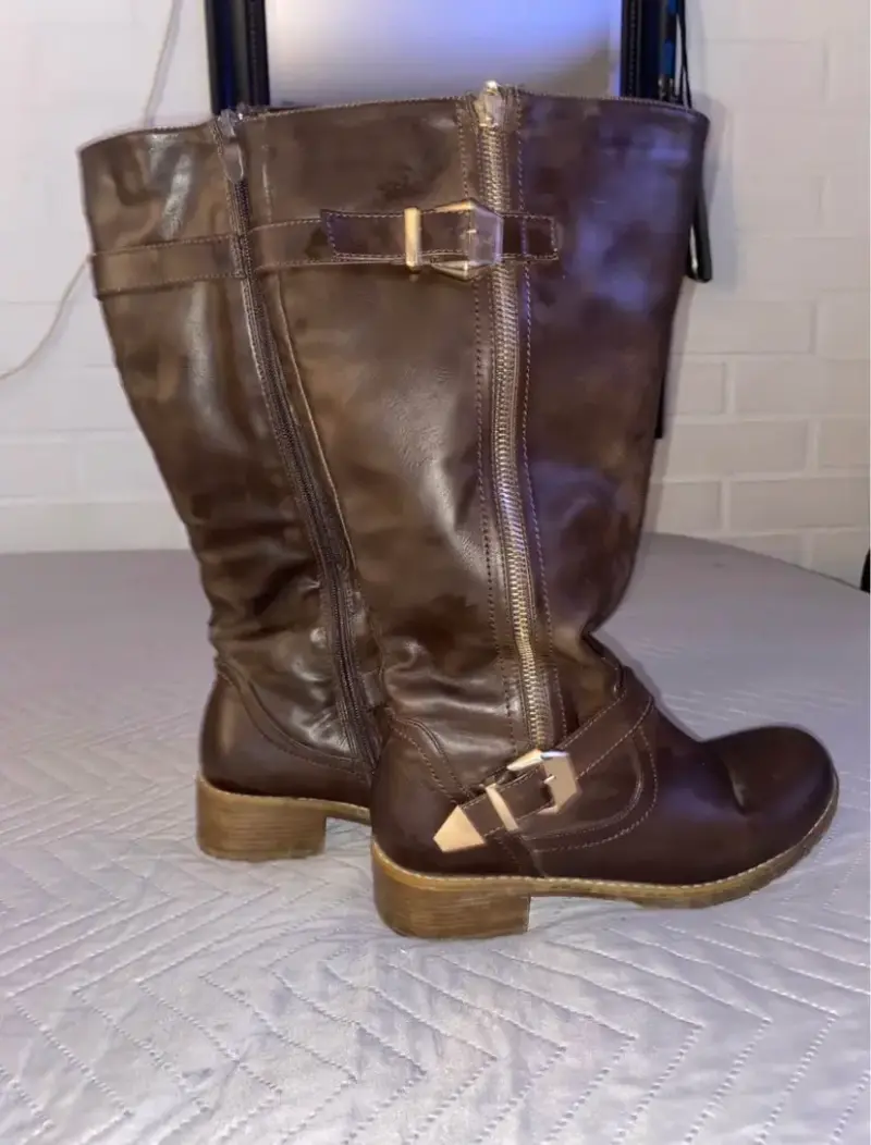 Botas altas marrones con hebilla