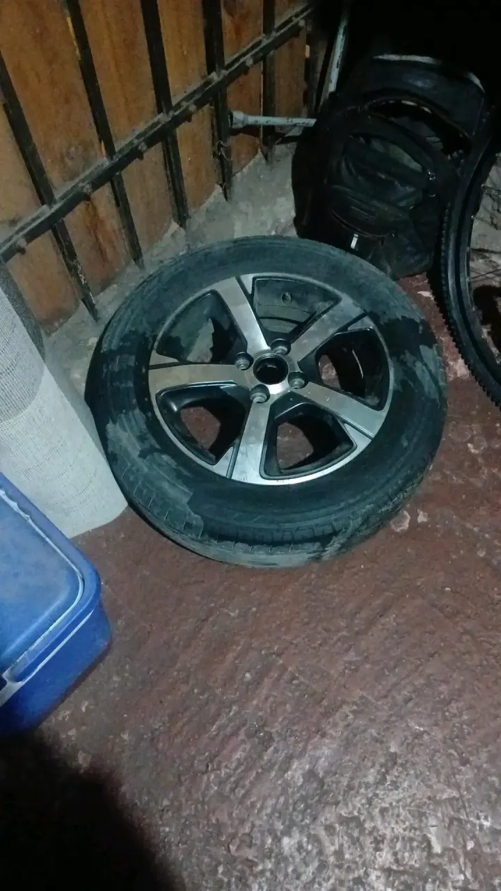 Llanta con neumático usado