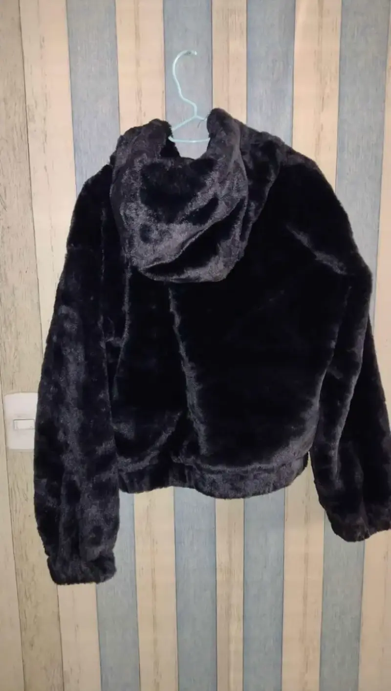 Chaqueta de peluche negra - 1