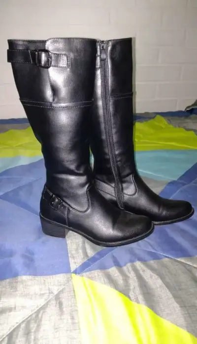 Botas negras clásicas con hebillas - miniatura 1