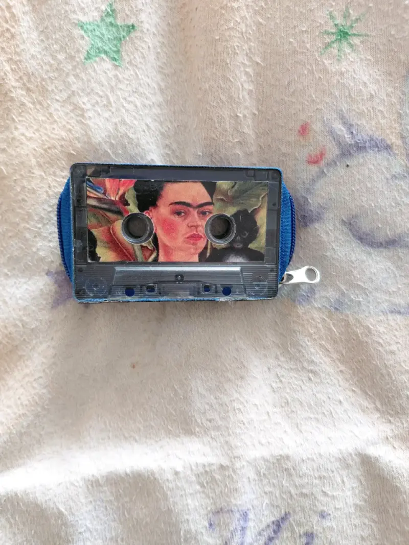 Cartuchera estilo cassette Frida Kahlo - 1