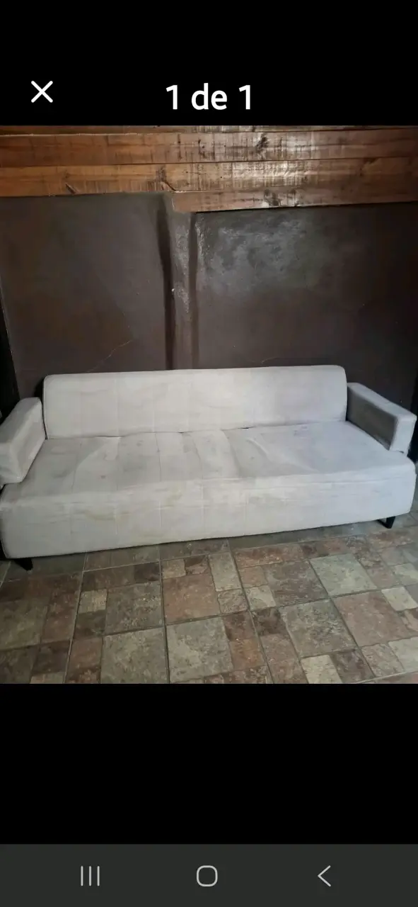 Sofá gris claro