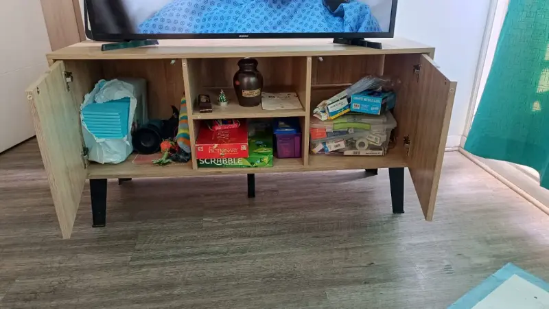 Mueble de TV madera claro - 2
