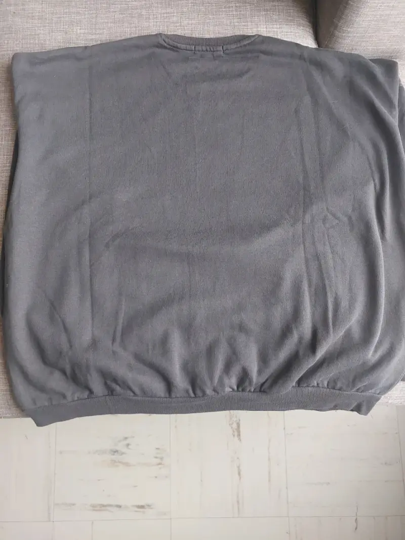 Polerón negro diseño astrológico - 2