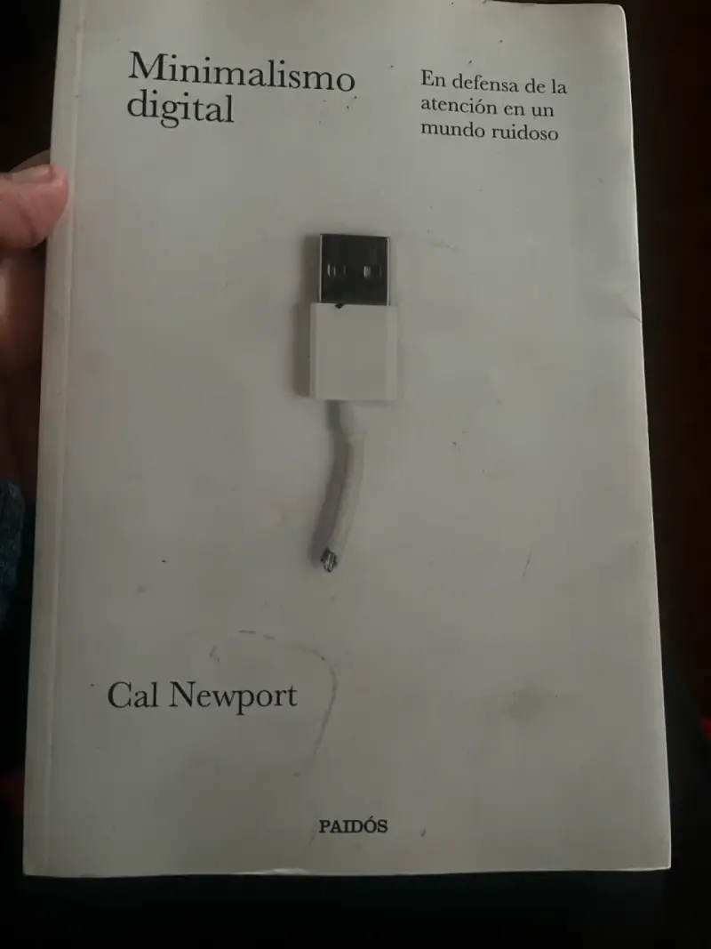 Libro Minimalismo Digital Cal Newport - 1