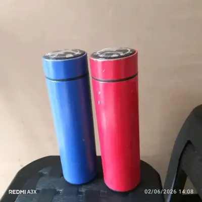 Termo azul para bebidas - miniatura 3