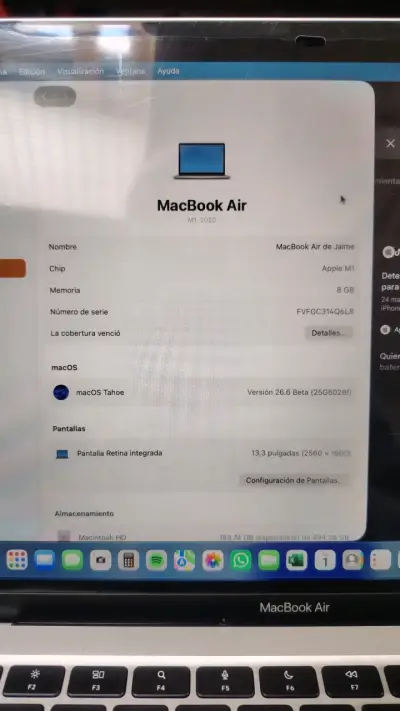 Laptop MacBook con funda negra - miniatura 4