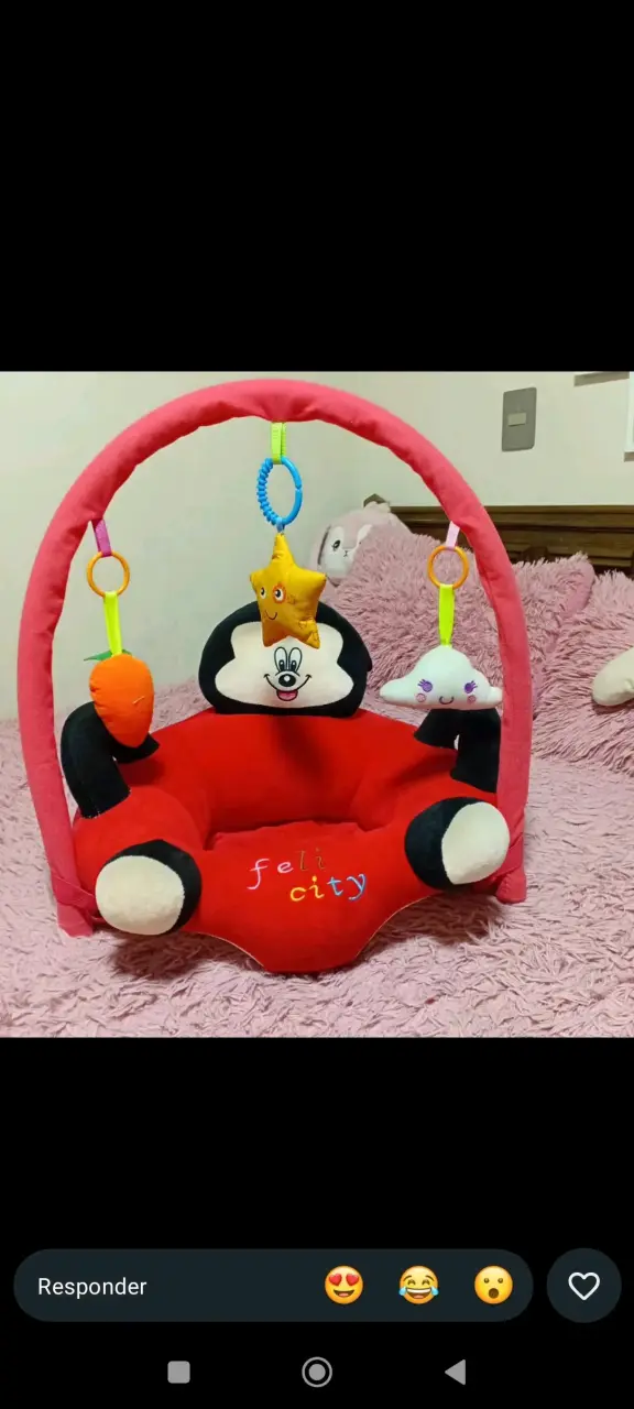 Asiento infantil con arco de juegos