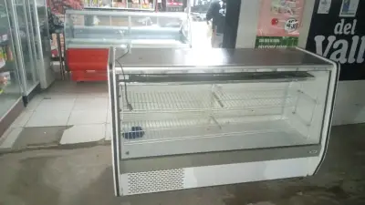 Vitrina refrigerada blanca - miniatura 1