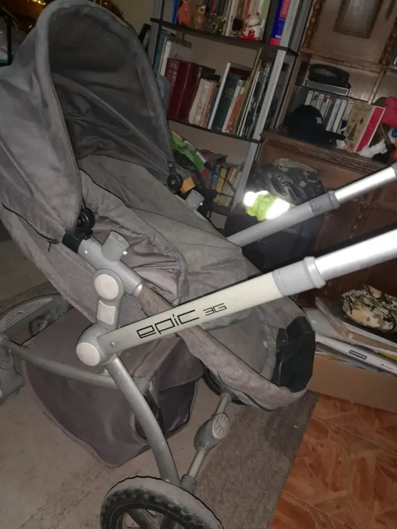 Coche de bebé Epic 3G gris
