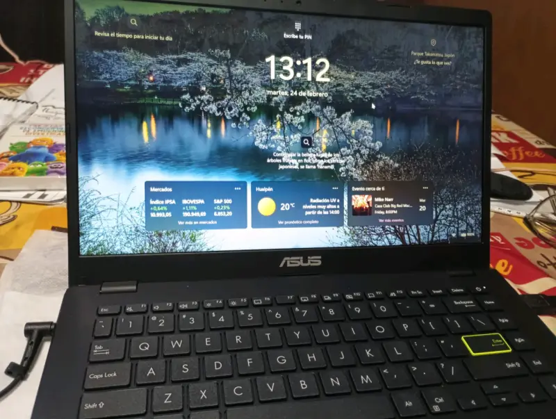 Notebook ASUS VivoBook Go 14" - 6