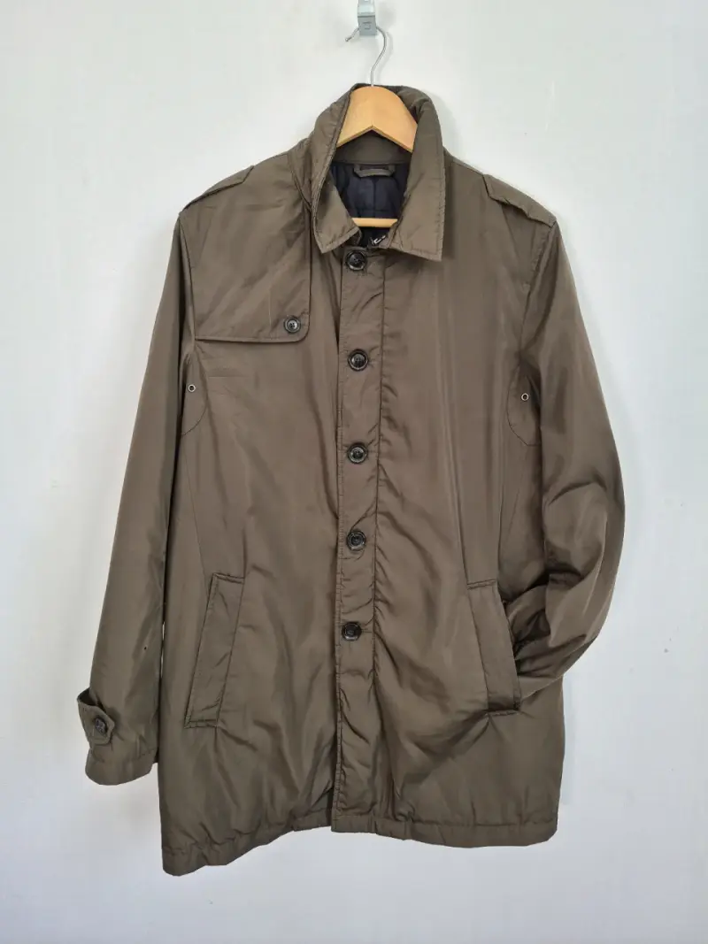 Chaqueta impermeable marrón