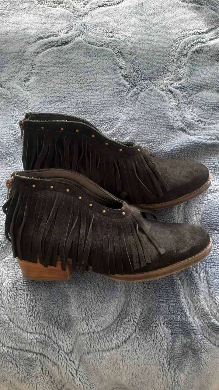 Botines negros con flecos - 1