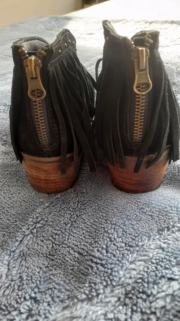 Botines negros con flecos - 3