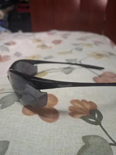 Gafas de sol deportivas negras - miniatura 3