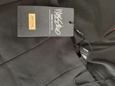 Vestido negro elegante - miniatura 2